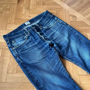 Edwin Selvedge Jeans - Säljer dessa sjukt snygga Edwin Selvedge jeans med snygga fades. Mycket bra skick med inga defekter. W31 L32. Nypris ligger runt 2000kr. Tveka inte på att höra av dig vid fundering!
