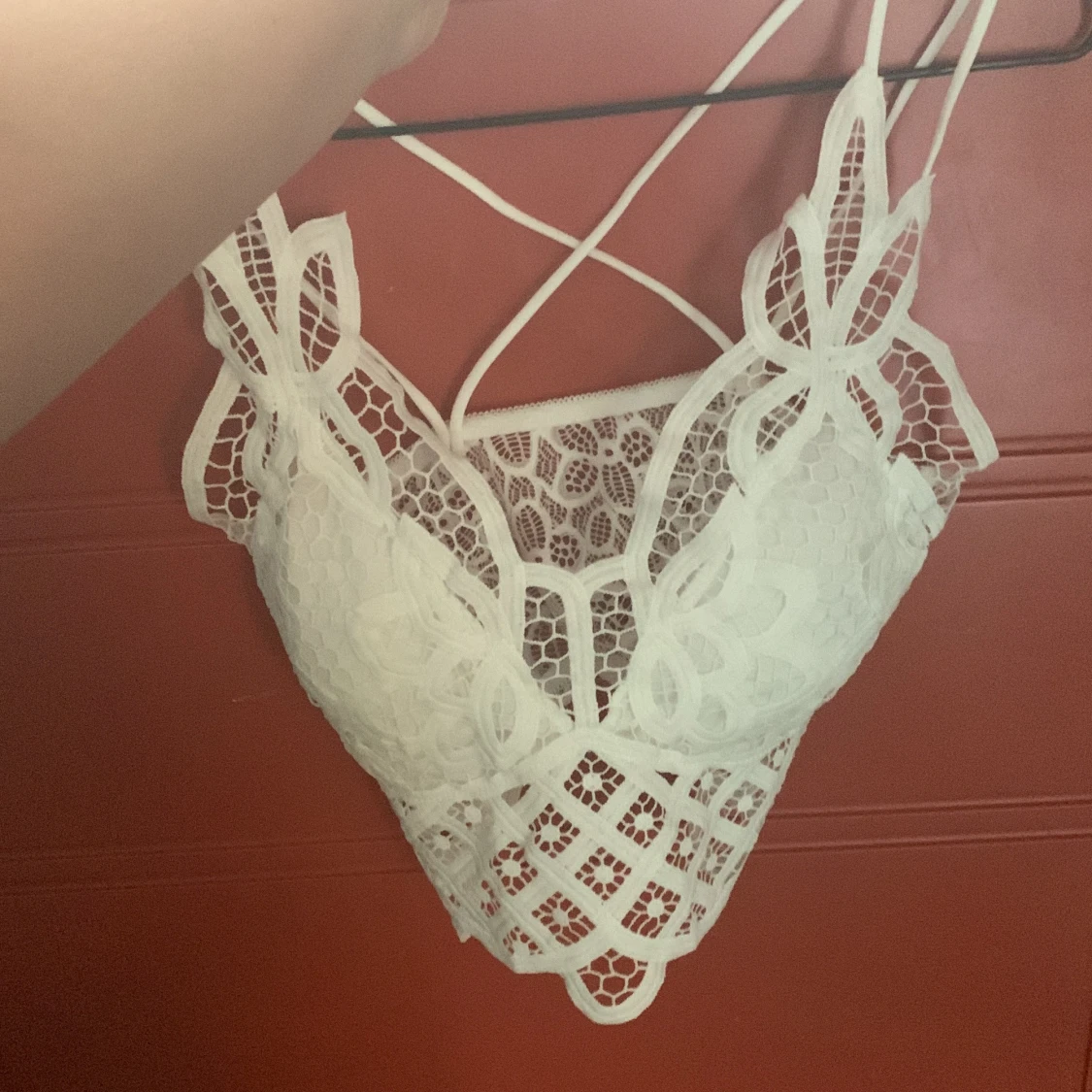 Vit spetsig croppad linnetopp bralette