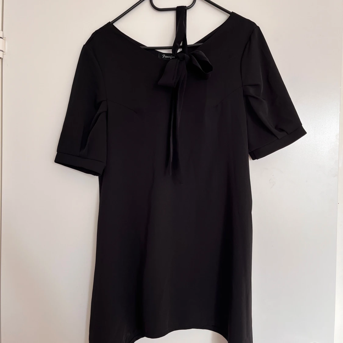 Svart tunika med knytband i midjan - 4