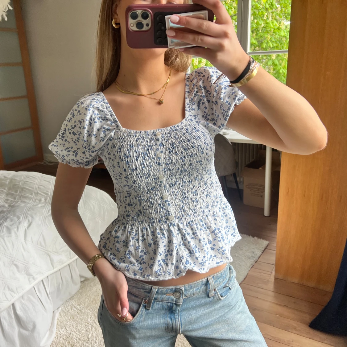 Blommig blus med puffärm