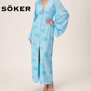 Klänning adoore - Söker denna klänning från adoore i storlek 40 eller 42 🌸