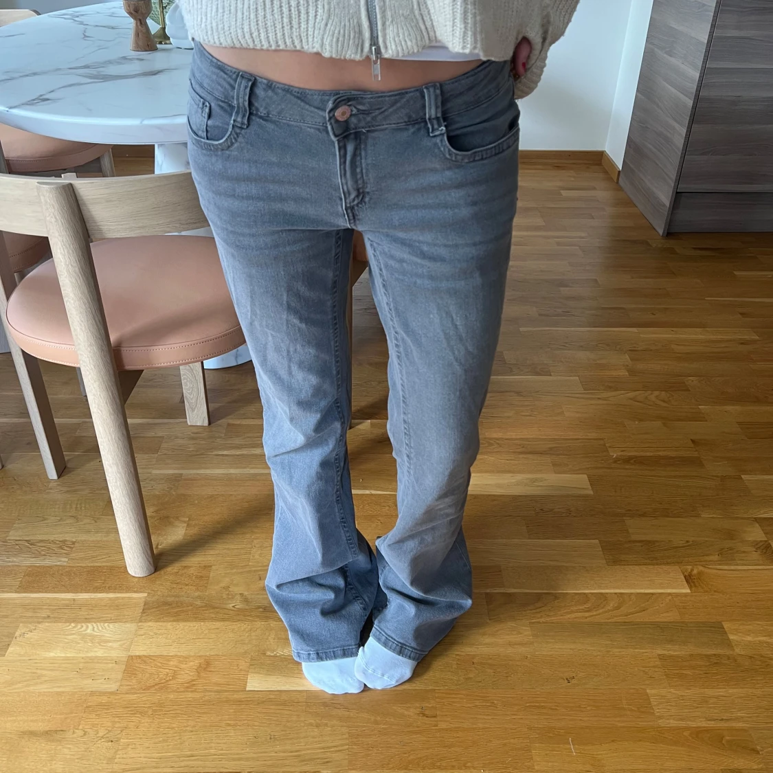 Gråa lågmidjade bootcut jeans 
