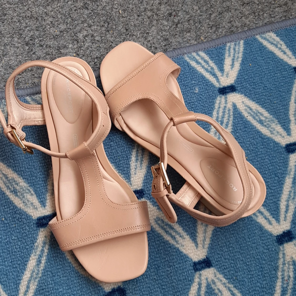 Beige sandaler med klack från Rockport - 3