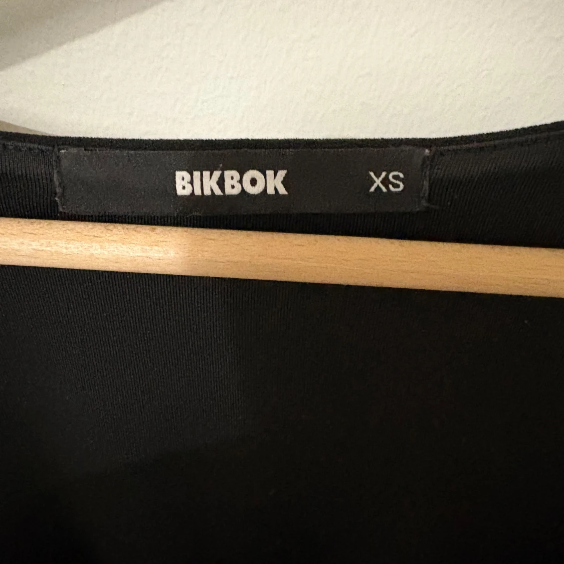 Svart långärmad klänning från BikBok - 1