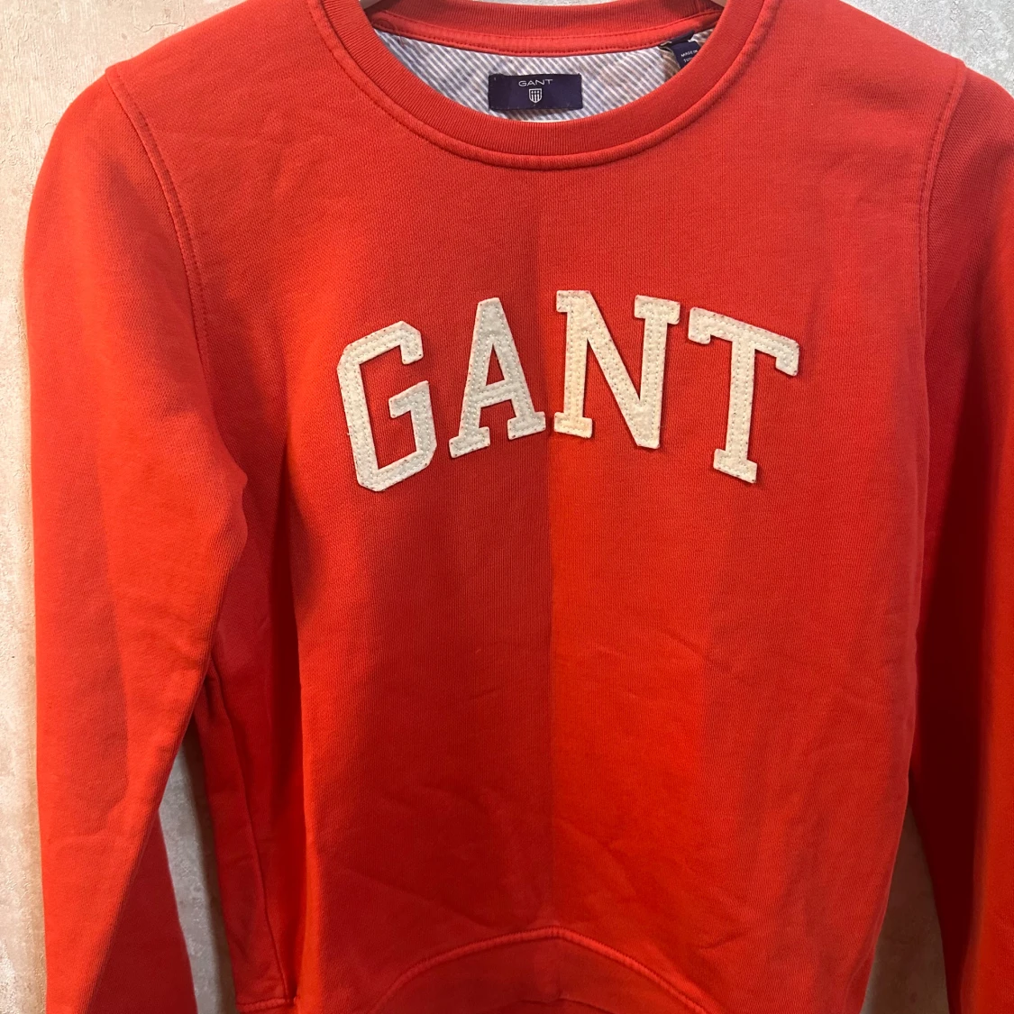 Röd/orange sweatshirt från GANT - 1