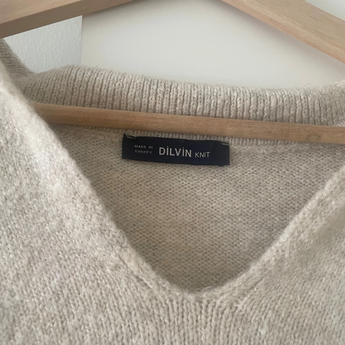 Beige stickad tröja  - 1