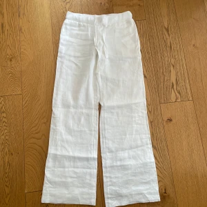 Nya Aloha label byxor - Säljer dessa populära linnebyxor i storlek XS. Köpt för 900kr förra året men kom aldrig till någon användning så helt nya💕Pris kan diskuteras. Säljer ett par till i S!!