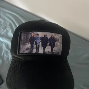 Svart keps från Maggiore med motiv - Knappt använd 