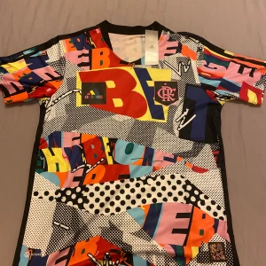 Fotbollströja brasilianska Flamengo - Riktigt fint och unikt HELT NYA! (Finns även i S kolla på min profil)