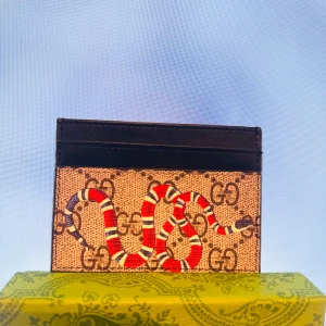 Cardholder snake - Helt ny med låda! Helt ny! Så inga diskussion om priset! 300kr