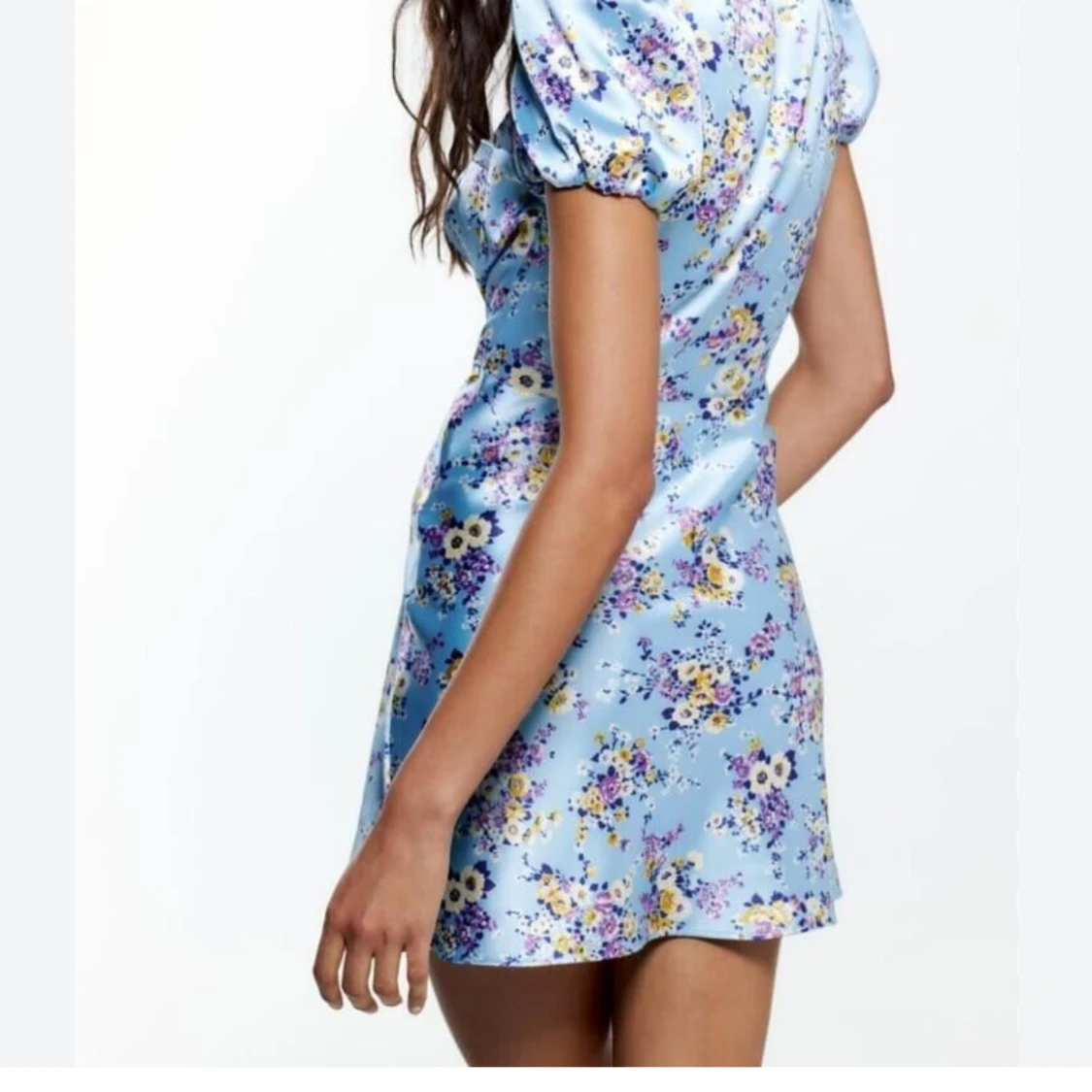 Blommig blå kortklänning från Zara - 1