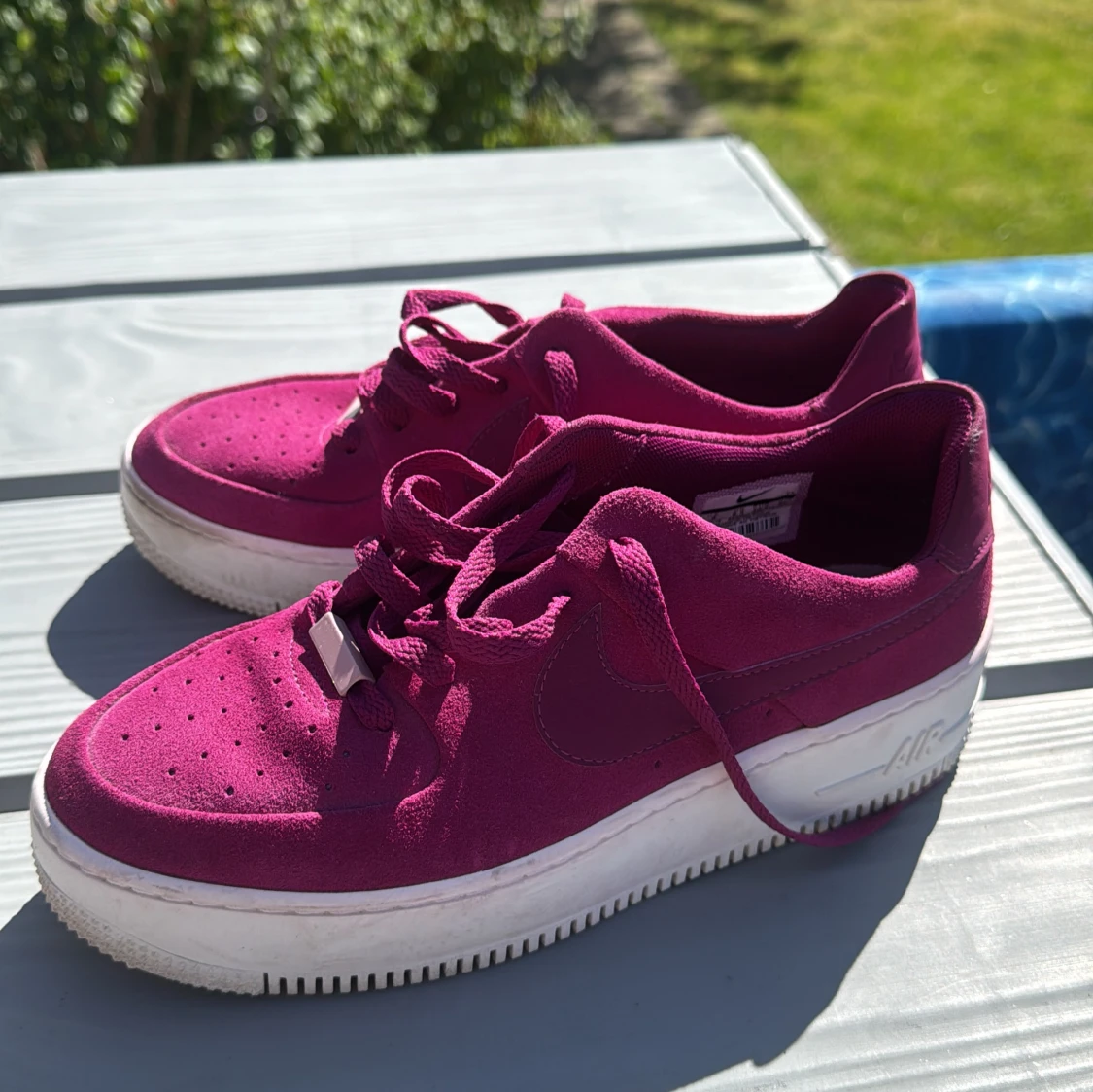 Nike Air Force 1 i mörkrosa mocka - 2