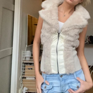 Cool päls väst - Så sjukt snygg fusk pälsväst💕💕