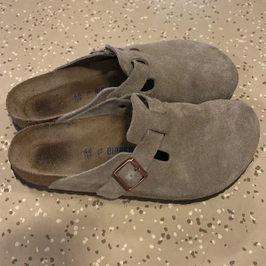 Boston birkenstocks - Mina boston birkenstocks som jag har ägt ett tag men slutade använde pga storleken