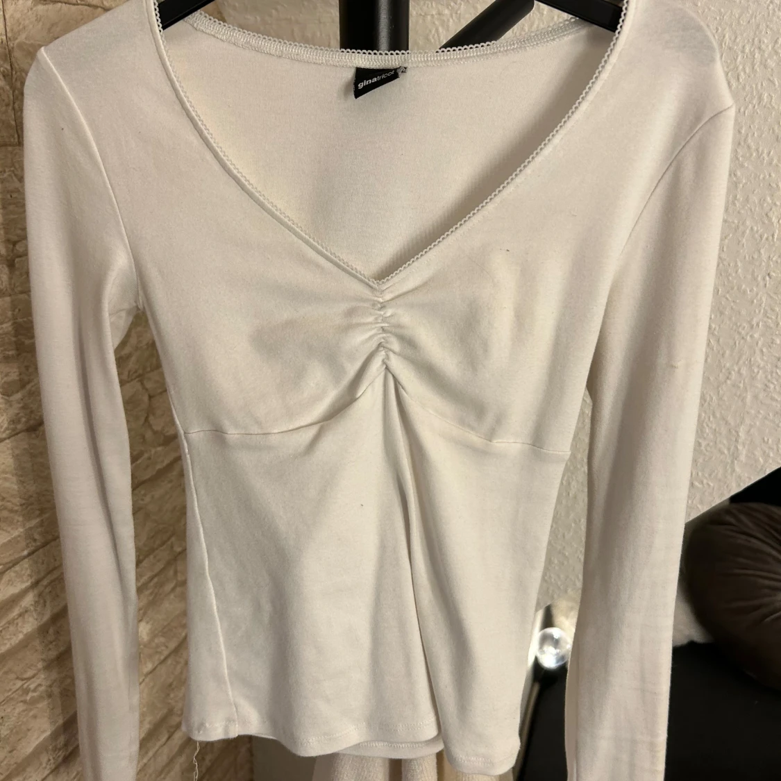 Vit långärmad topp från Gina Tricot