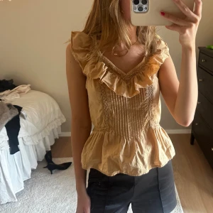 Blus  - Super söt blus från hm🤎🤎