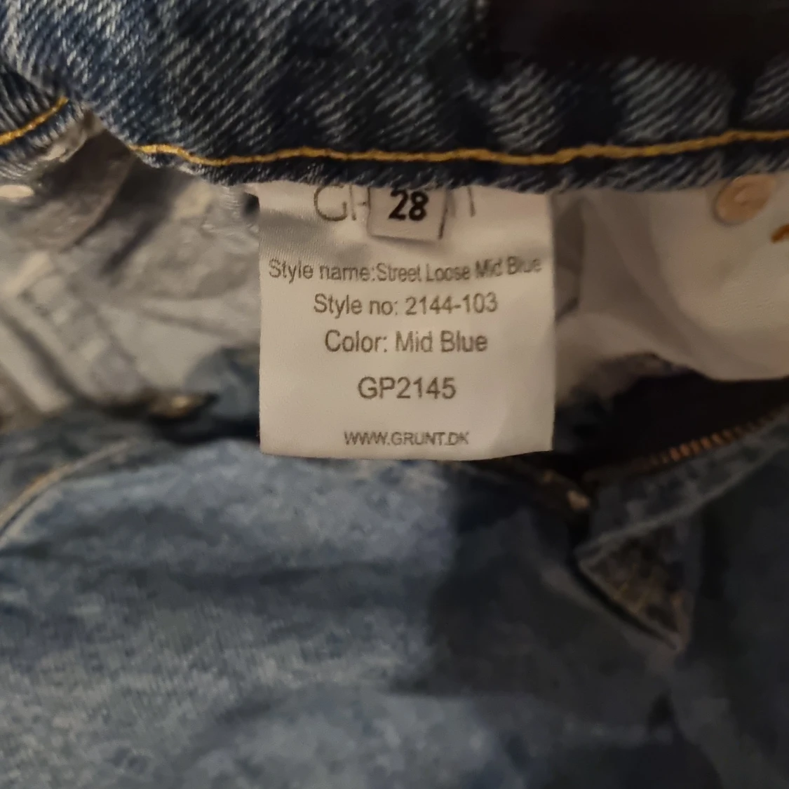 Mid blue loose jeans från Grunt - 2