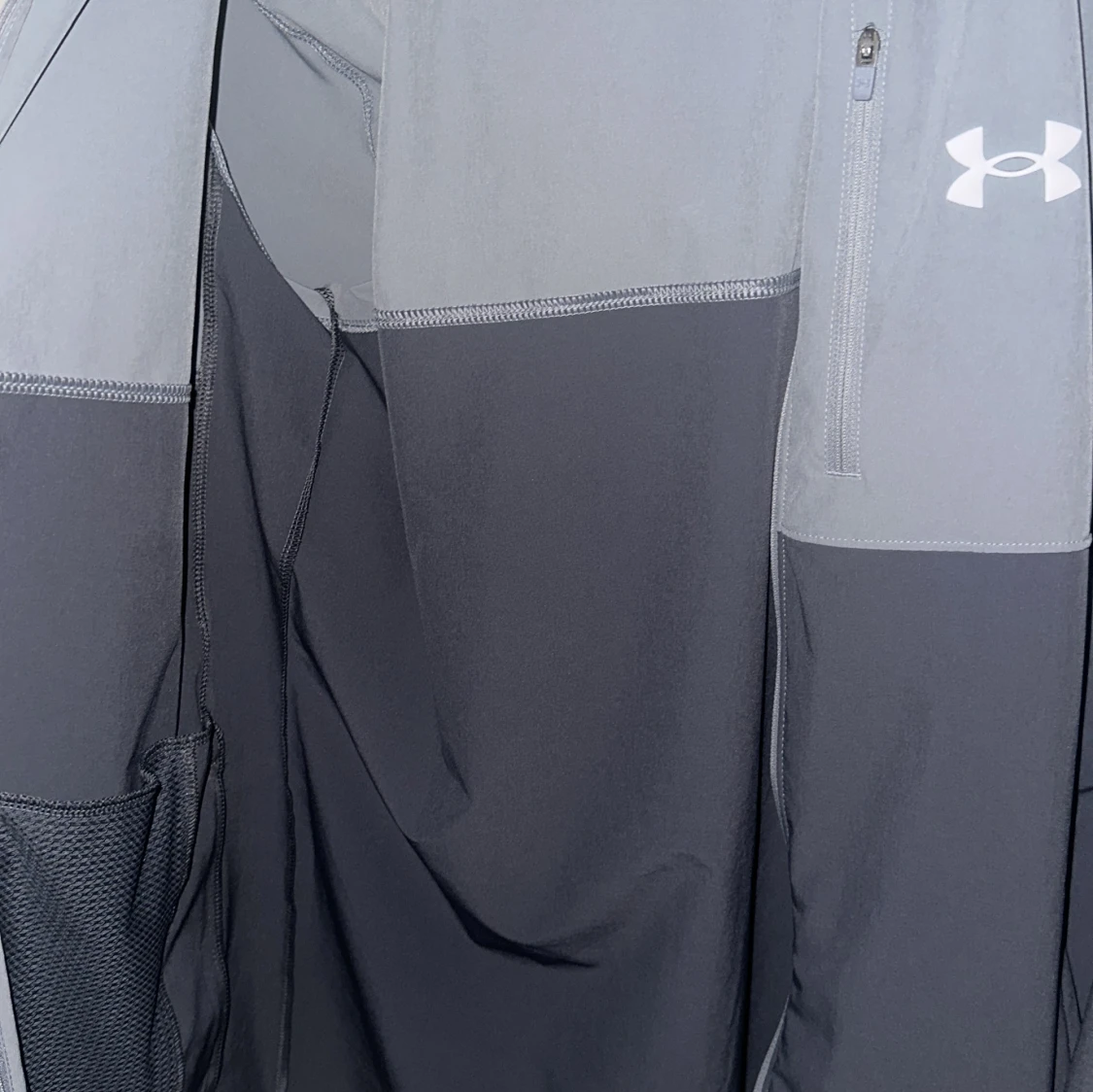 Grå vindjacka från Under Armour - 2