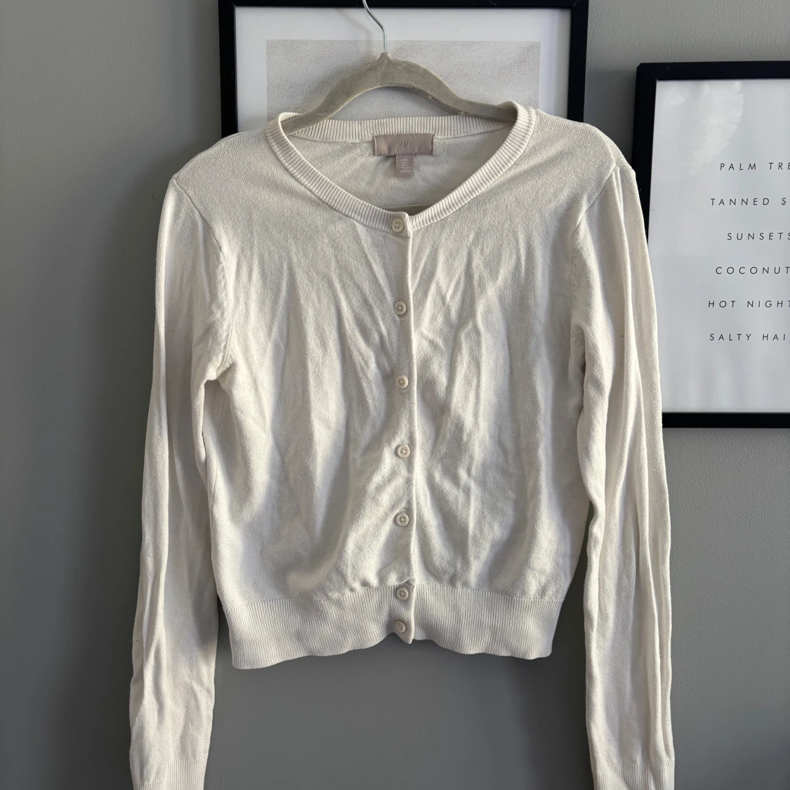 Vit kofta från H&M med knappar