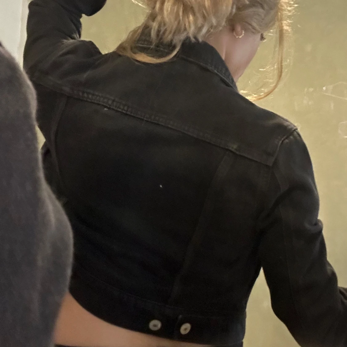 Svart croppad jeansjacka - 1