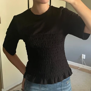 Söt topp - Topp som är figursydd superskön😇😇😇😇