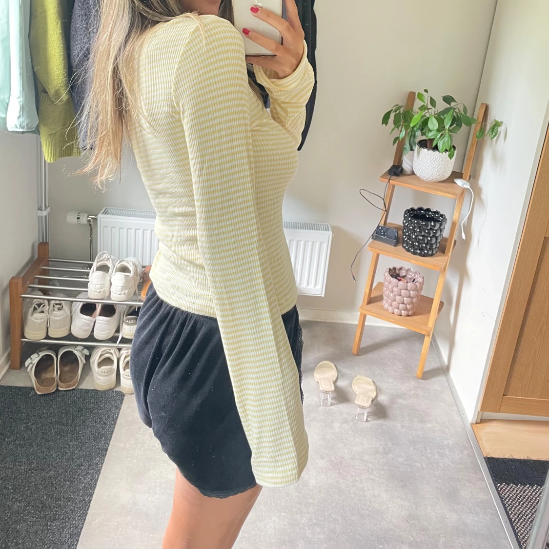 Gul- och vitrandig långärmad tröja - 1