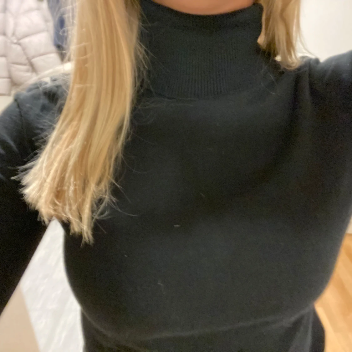 Svart polotröja i tight passform - 1