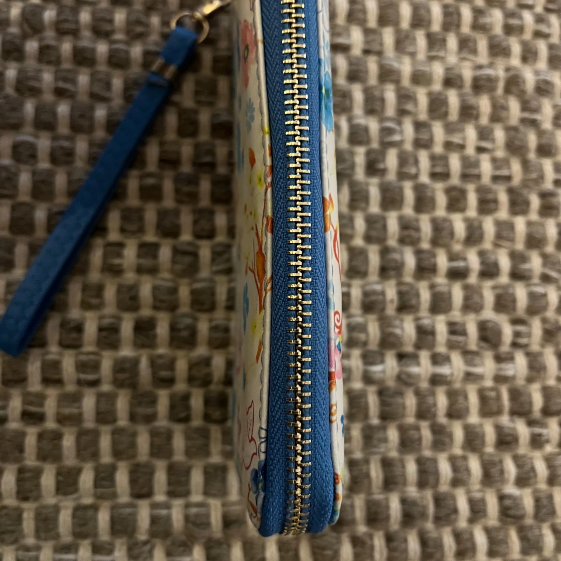 Blommig plånbok med blå dragkedja - 1