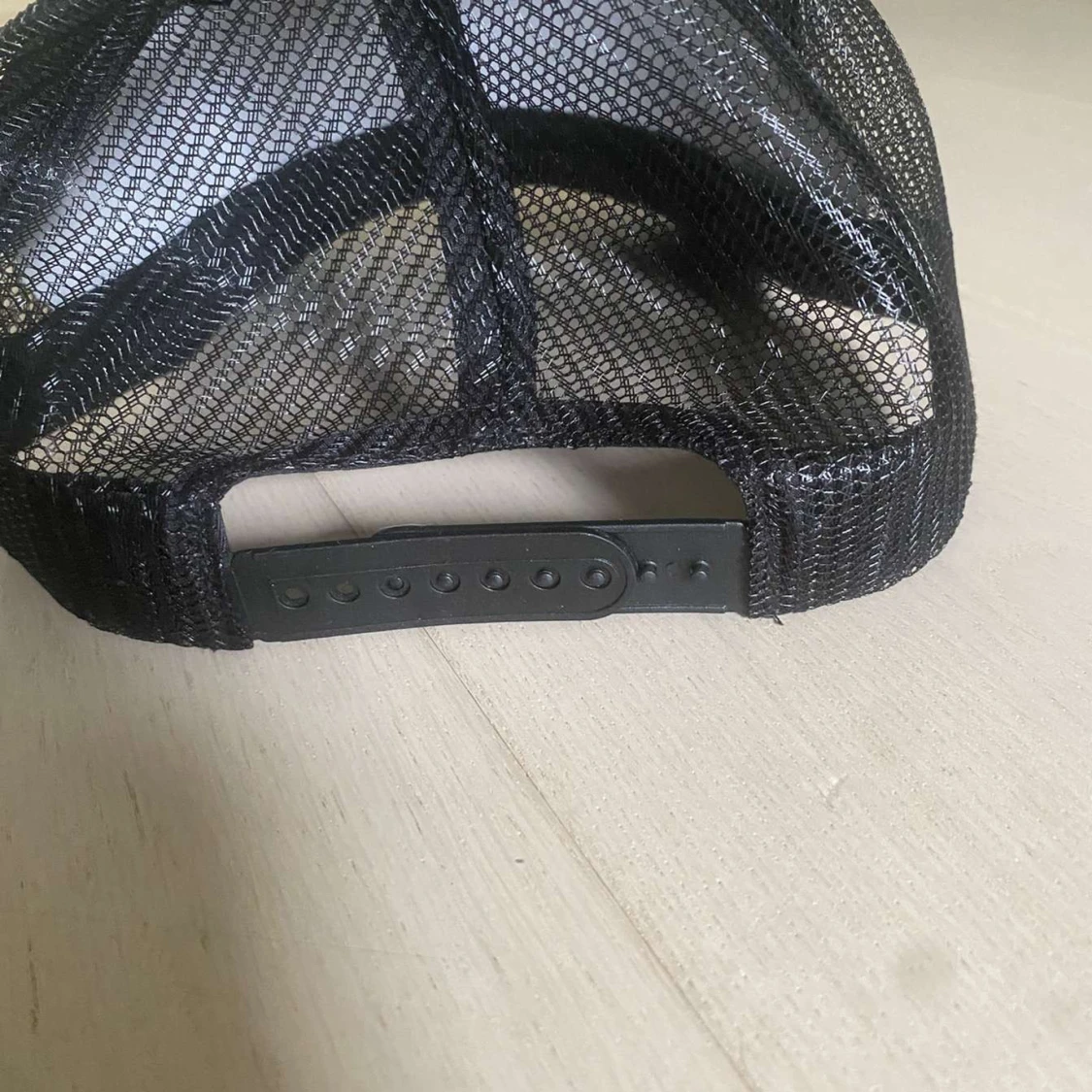 Svart keps med AIK-tryck och mesh - 2