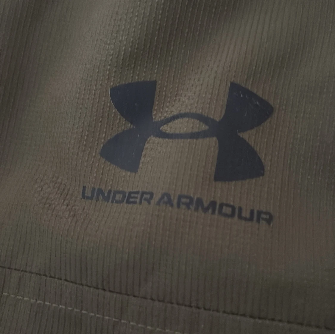 Olivgrön vindjacka från Under Armour - 2