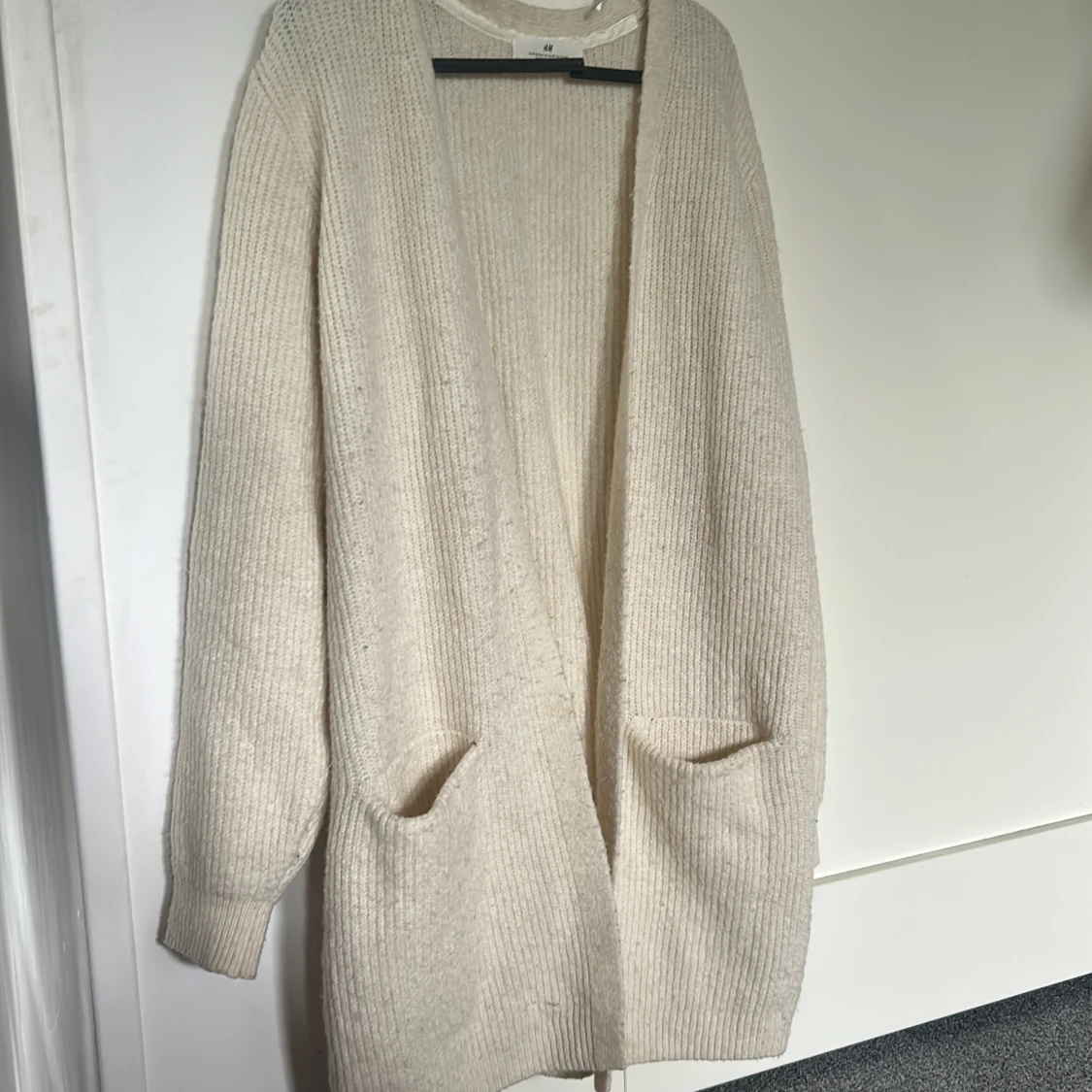 Beige lång kofta från H&M