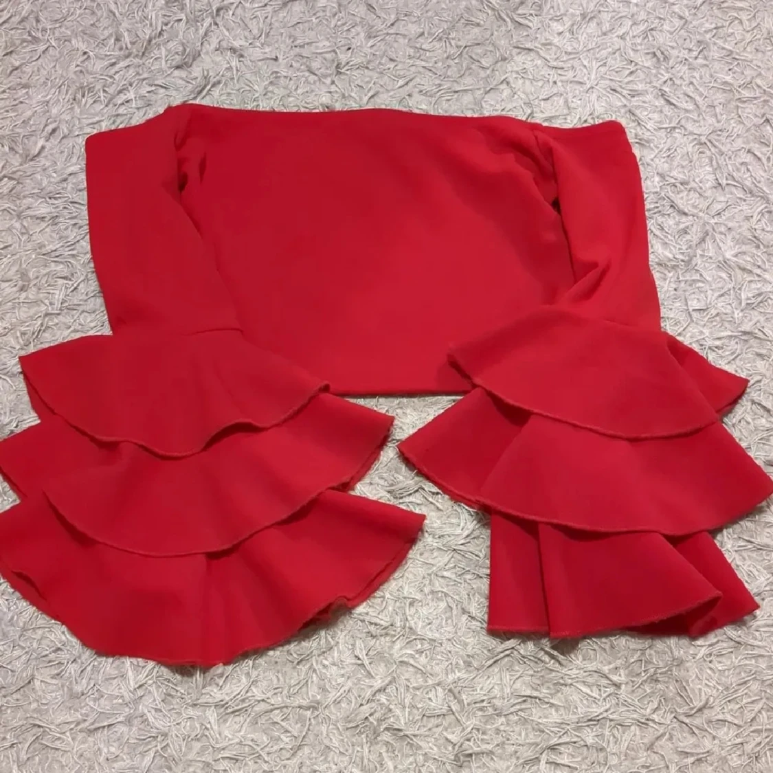 Röd croppad topp med volangärmar - 1