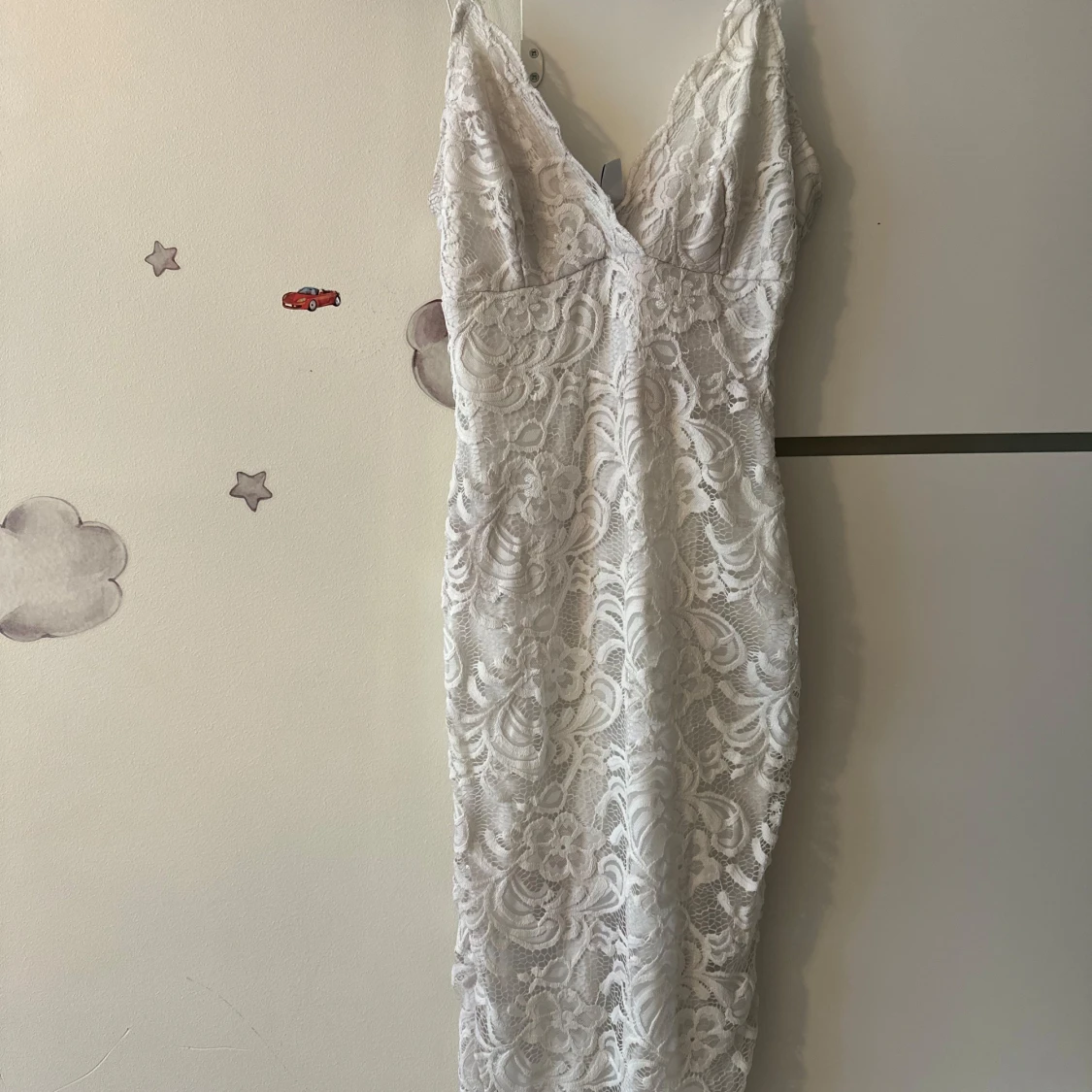 Vit spetsklänning från NLY One - 1