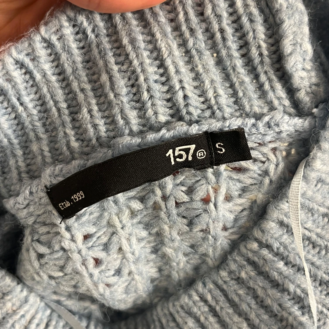 Ljusblå stickad tröja från 157 - 2