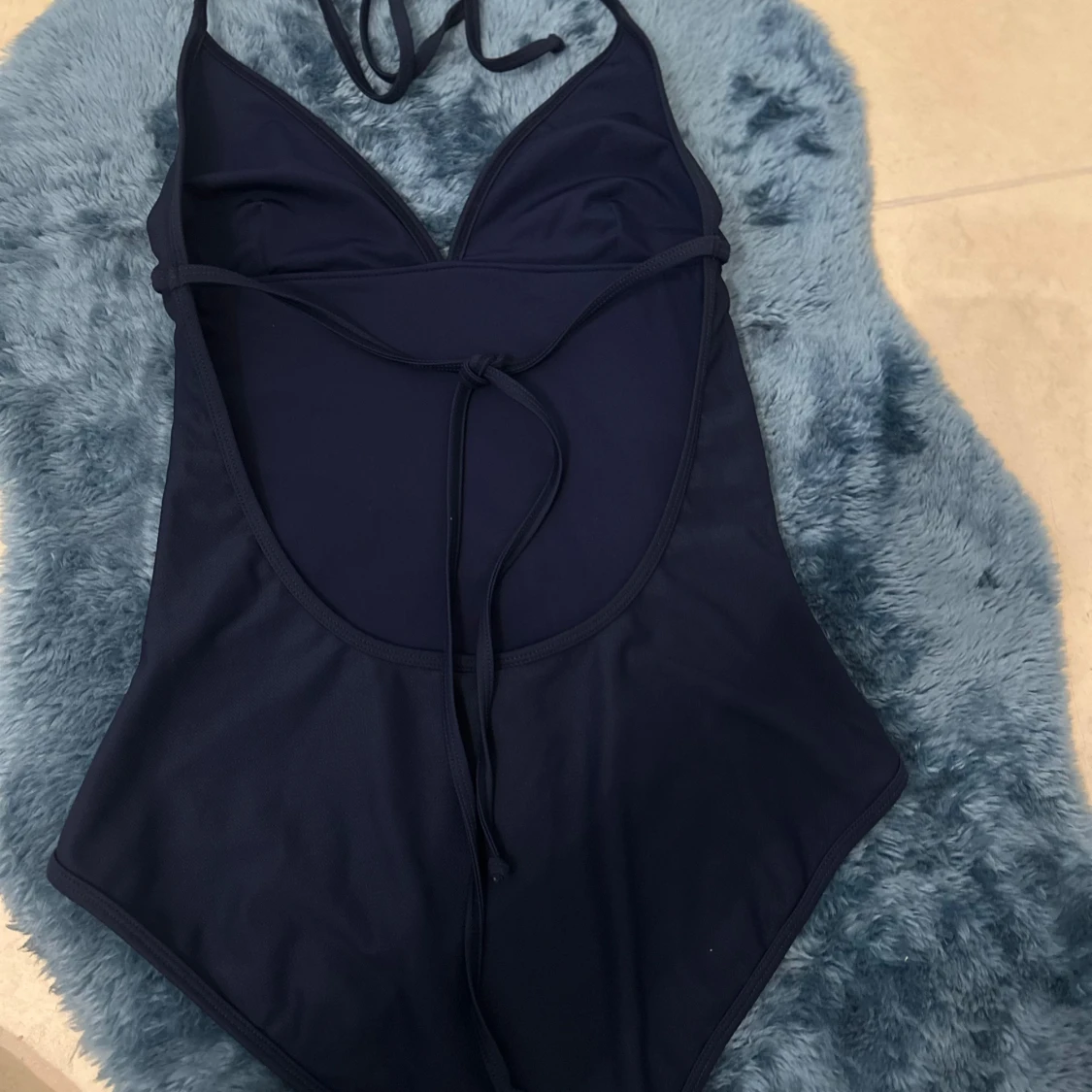 Mörkblå baddräkt från Gant - 1