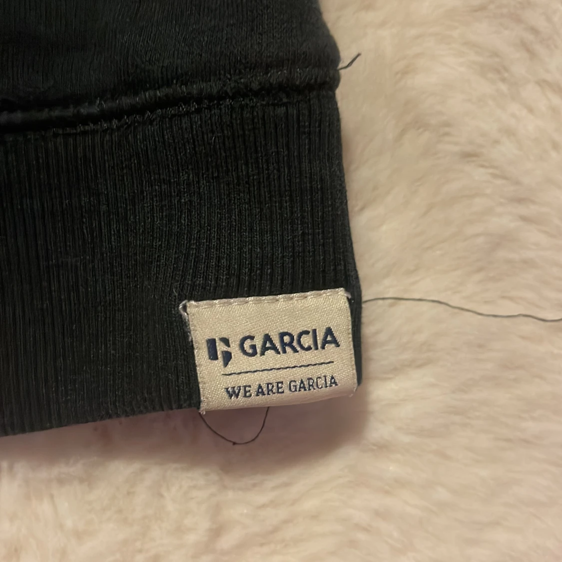 Svart sweatshirt från Garcia - 3