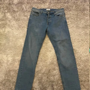 Jack & jones jeans - De har inga skador, knappast använda nypris ca 1000kr
