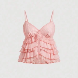 Rosa volangig spetslinnetopp💕 - Supersöt ljusrosa linnetopp med tunna axelband, volanger i flera lager och spetsdetaljer.