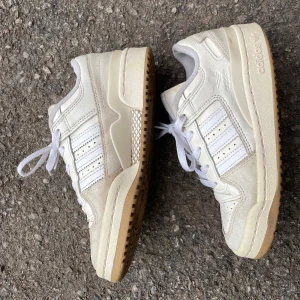 Adidas low forum off white  - Low forum original adidas off white