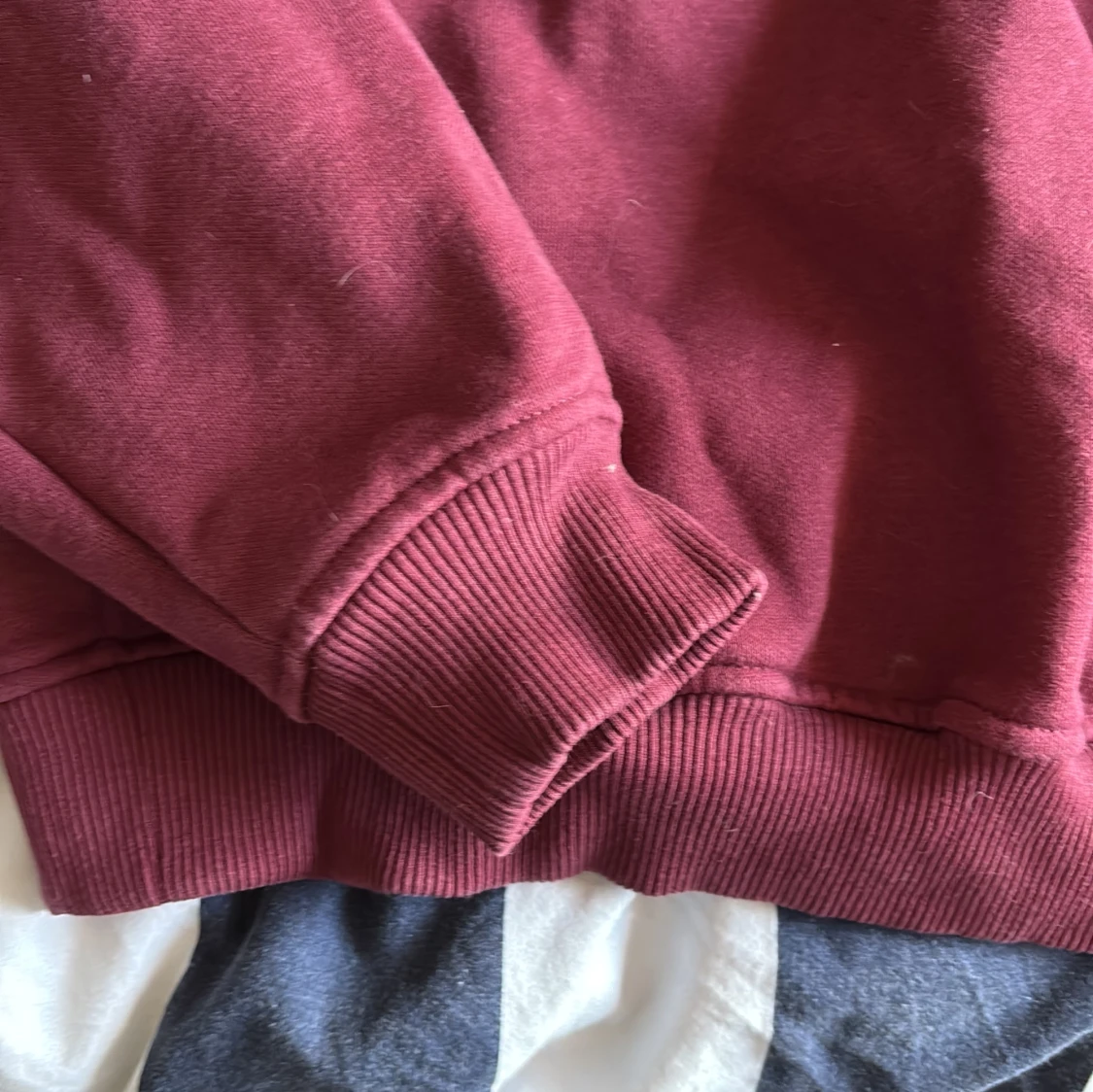 Vinröd hoodie med luva - 2