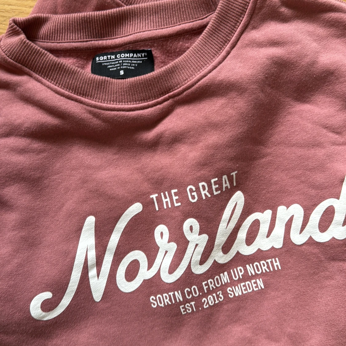 Rosa sweatshirt från SQRTN Company - 2