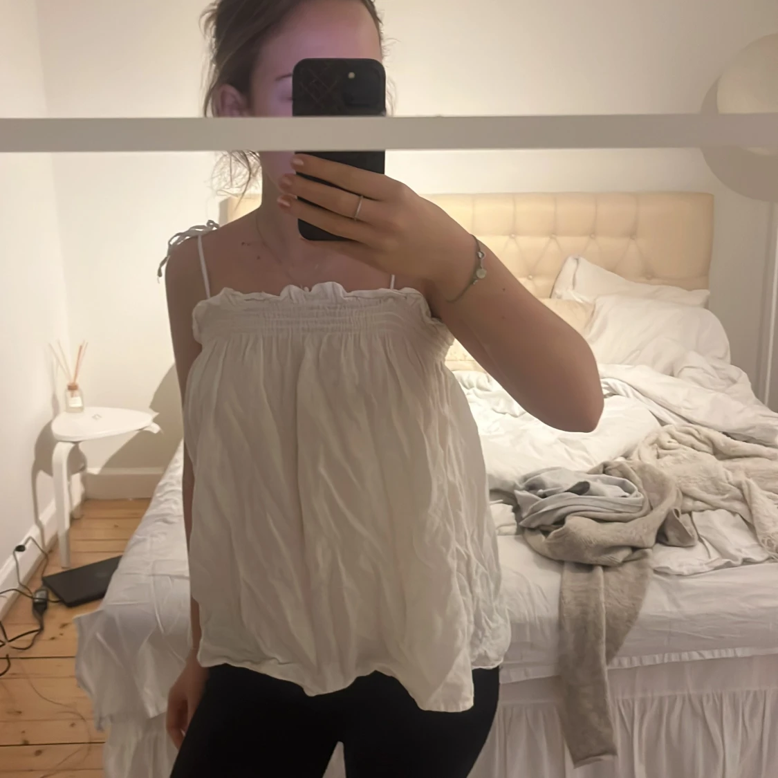 Vit ärmlös linnetopp - 1