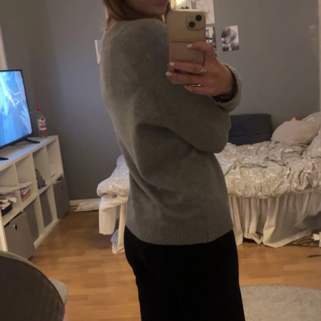 Grå stickad tröja - 2