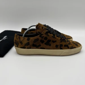 SAINT LAURENT SKOR  - Saint Laurent skor - Skick: 10/10 - Tillbehör: Enbart skorna - Storlek 39 - Nypris cirka 7000 - jättesvåra att få tag på -deluxecloset 