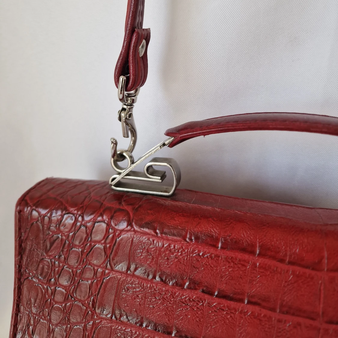 Vintage röd väska i krokodilpräglat äkta läder  - 3