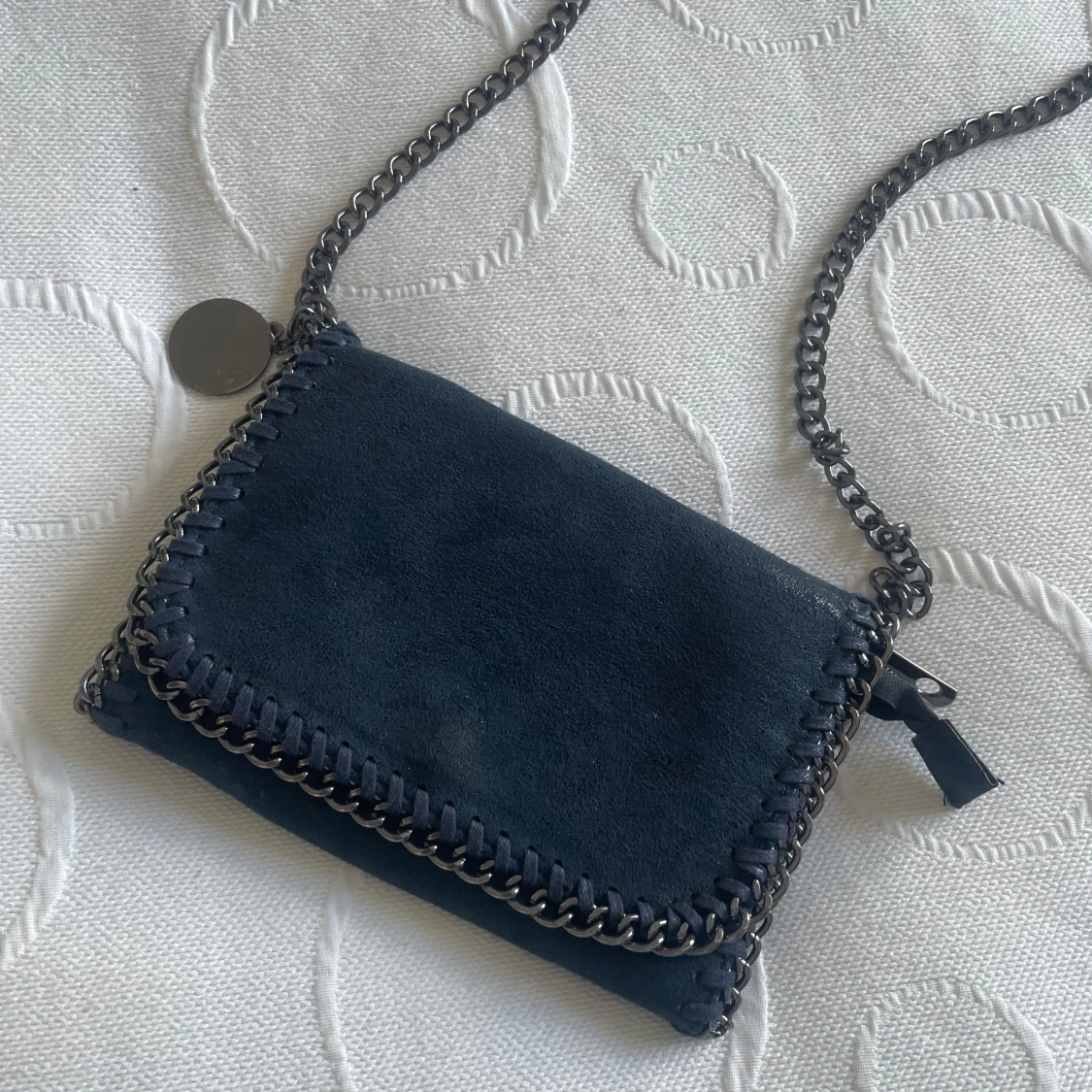 Mörkblå axelväska