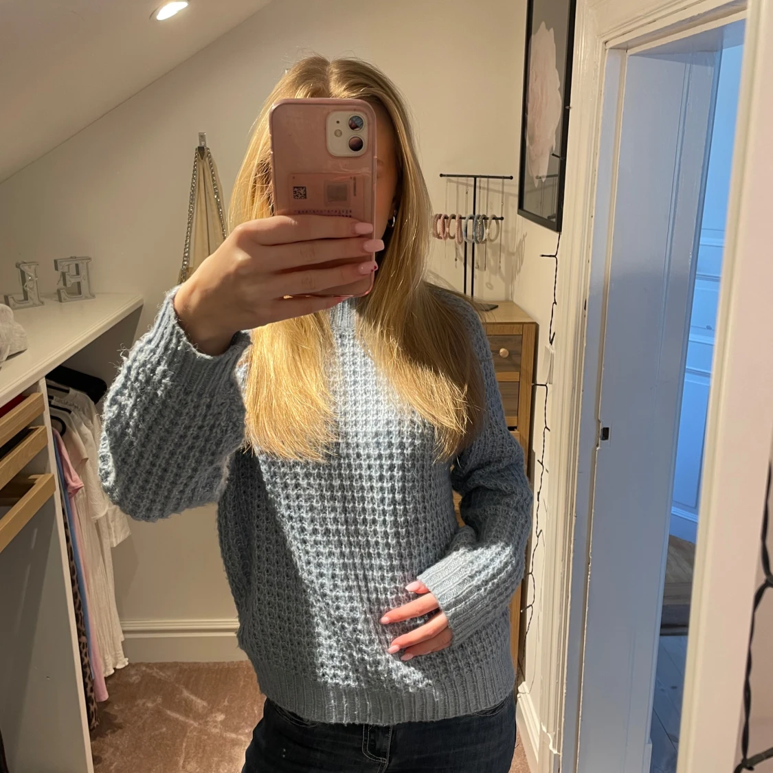 Blå stickad tröja - 1