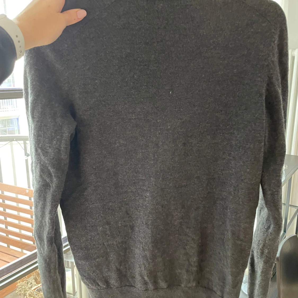 Grå tröja med dragkedja  - 3