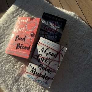 Bokserie av Holly Jackson - Säljer en spännande bokserie av Holly Jackson, inklusive 'A Good Girl's Guide to Murder', 'Good Girl, Bad Blood' och 'As Good As Dead'. Serien följer Pip Fitz-Amobi i hennes jakt på sanning och rättvisa i en småstad fylld av hemligheter och faror. Perfekt för dig som älskar thrillers och mysterier!