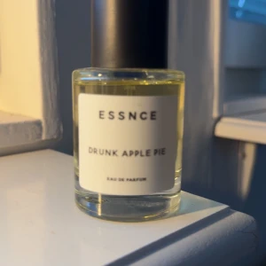 Essnce parfym - Perfekt för dom som gillar kryddiga söta dofter. Använd ungefär 3 gånger.